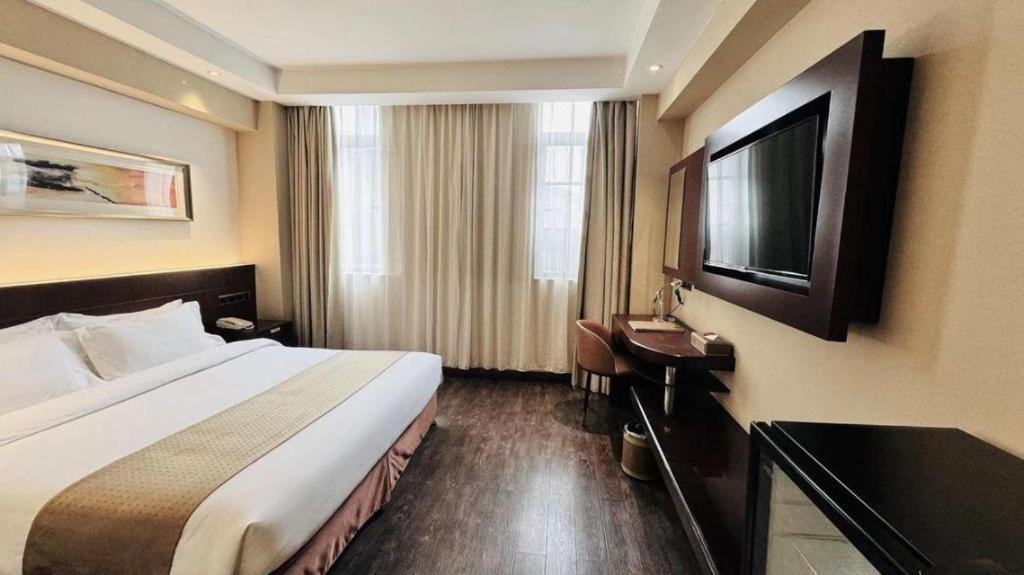 Maixinge Boutique Waigaoqiao Free Trade Zone Hotel 4*