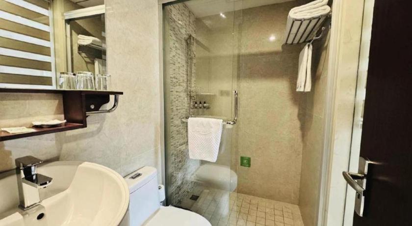 Maixinge Boutique Waigaoqiao Free Trade Zone Hotel 4*